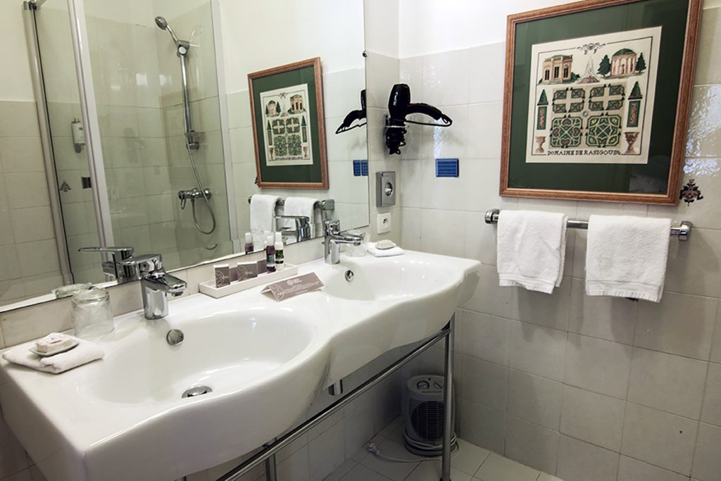 chambre3 domaine de rasigous badkamer chambre3 domaine de rasigous badkamer